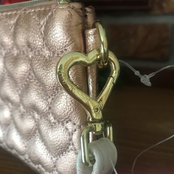 💋Betsey Johnson Rose Gold Heart Be Mine Wristlet - Picture 6 of 8